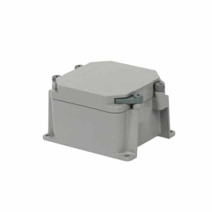 Boîte de dérivation PVC 4 x 4 x 2 pouces pour installation électrique intérieure et extérieure résistante à l’humidité.