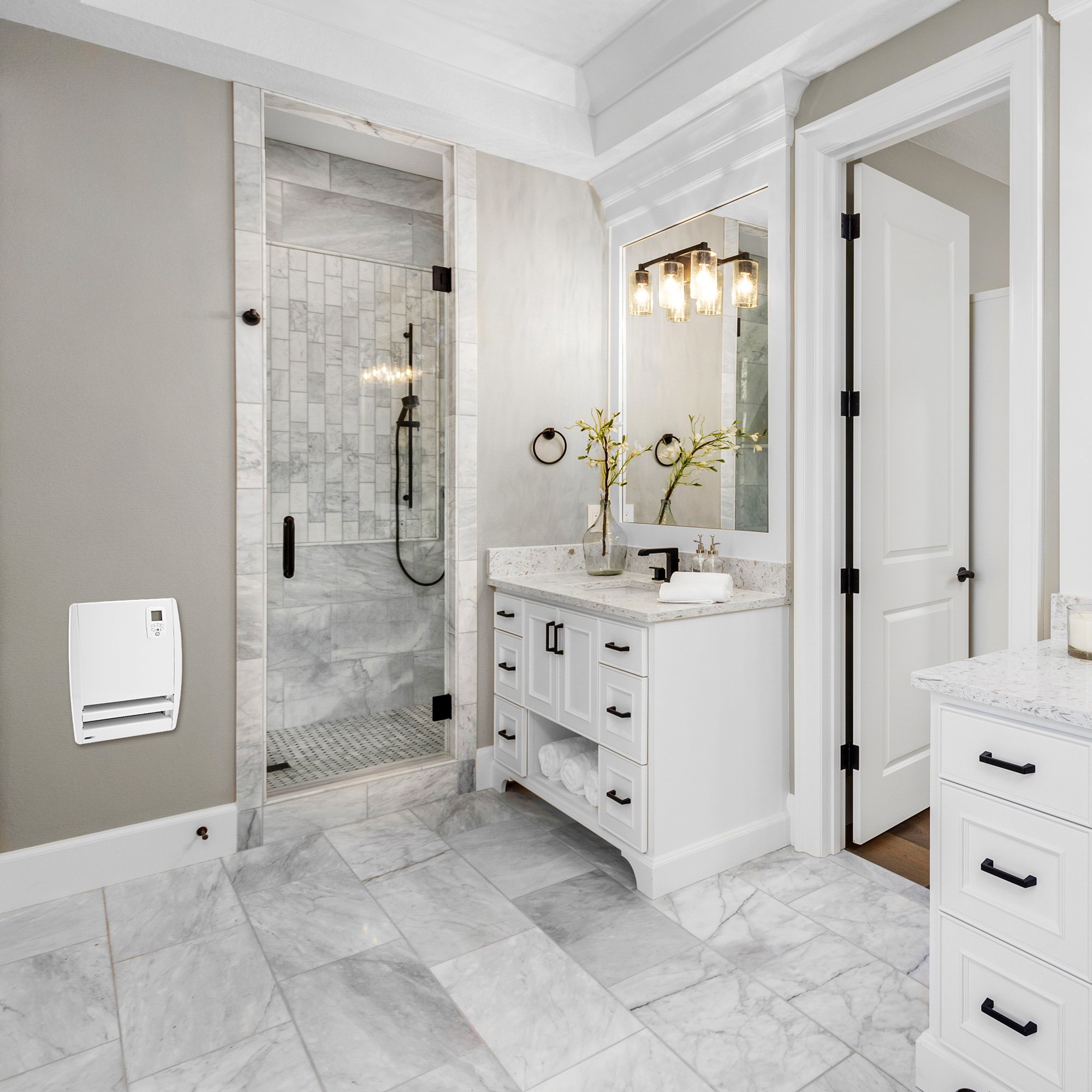 Chauffage Convectair Piccolo intégré dans une salle de bain moderne