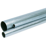 Conduit EMT en acier, longueur 10 pieds, pour protection de fils électriques en installation commercial.