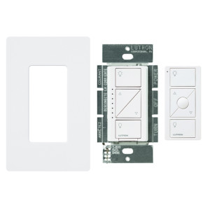 Ensemble Caséta Lutron P-PKG1W-WH blanc avec gradateur mural, télécommande Pico et plaque murale Claro pour contrôle d’éclairage résidentiel.