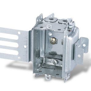 Boîte électrique groupable 3 x 2 x 2-1/2 pour installation sur colombage métallique.