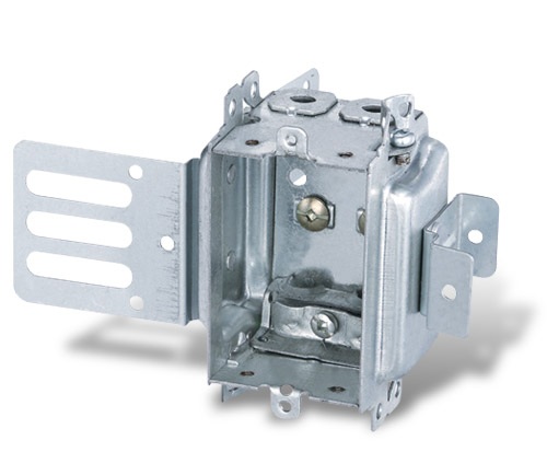 Boîte électrique groupable 3 x 2 x 2-1/2 pour installation sur colombage métallique.