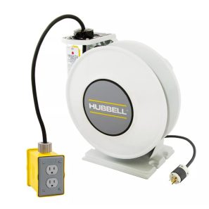 Dévidoir industriel Hubbell 45 pi avec câble SJO 12/3 et boîte de sortie jaune avec prise duplex 20 A pour atelier ou usage industriel.